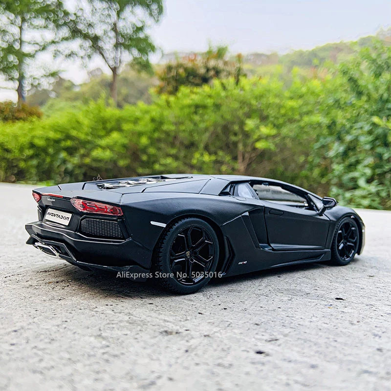 1:24 Lamborghini Aventador LP700-4