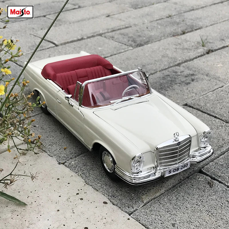 1:18 1967 Mercedes-Benz 280SE