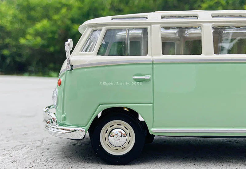 1:25 Volkswagen VAN SAMBA