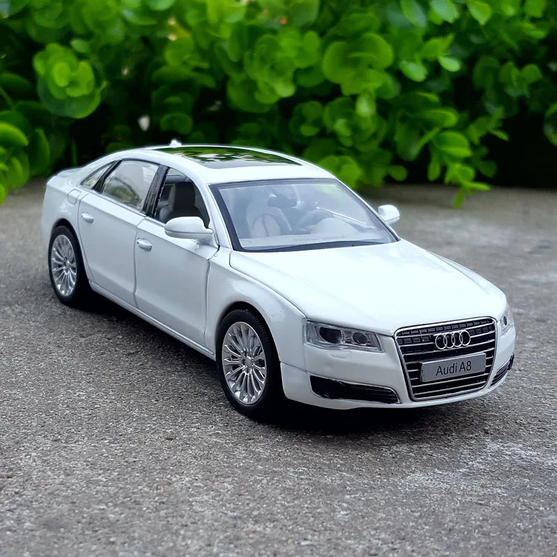 1:32 AUDI A8