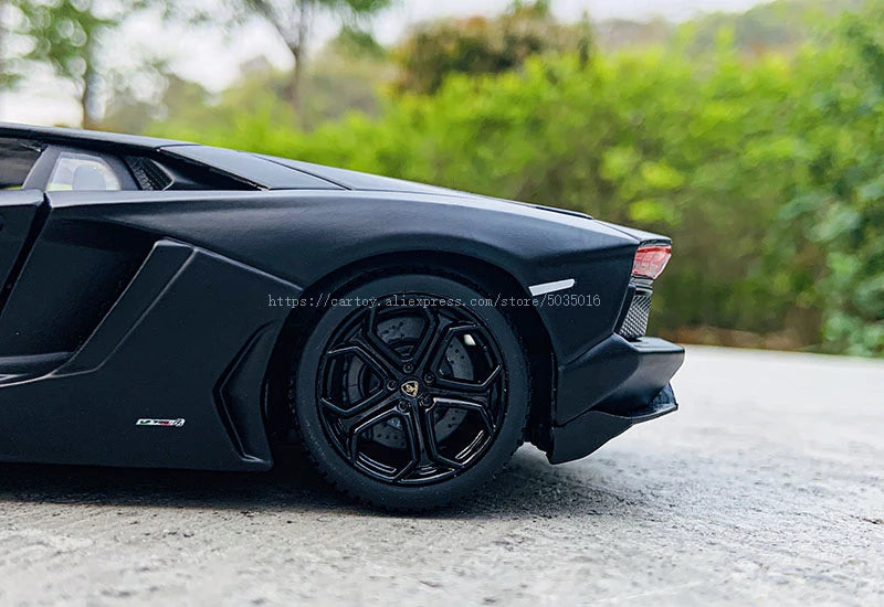1:24 Lamborghini Aventador LP700-4