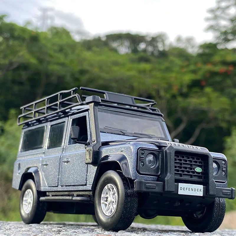 1:32 Range Rover Defender