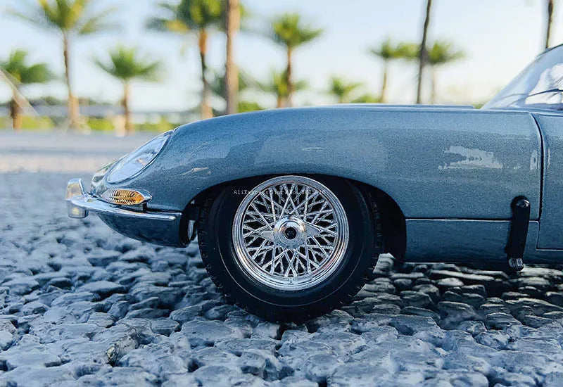 1:18 Jaguar E-type Coupe
