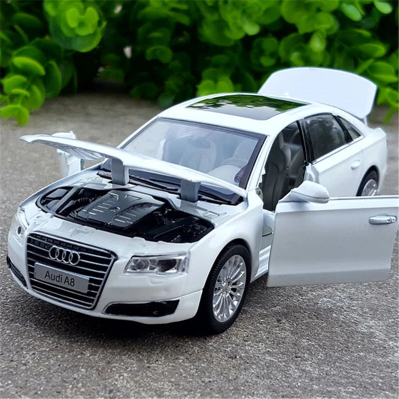 1:32 AUDI A8