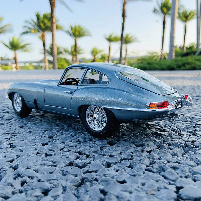 1:18 Jaguar E-type Coupe