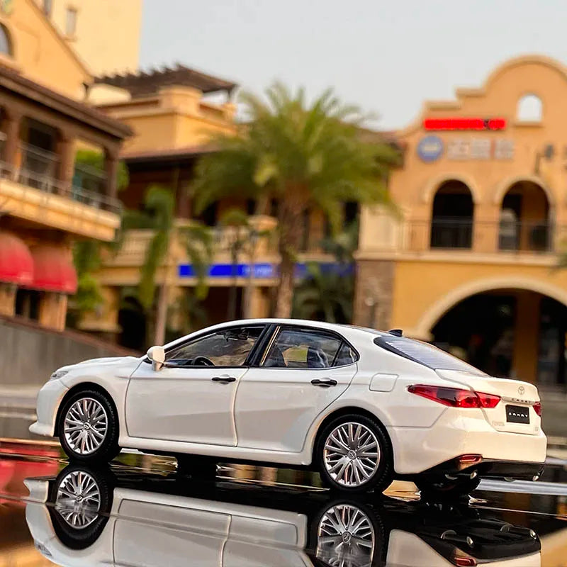 1:32 Toyota Camry