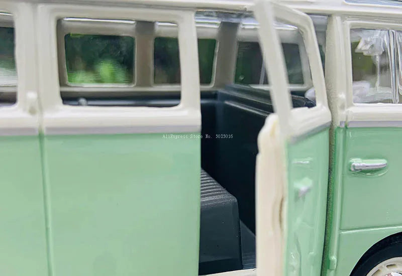 1:25 Volkswagen VAN SAMBA