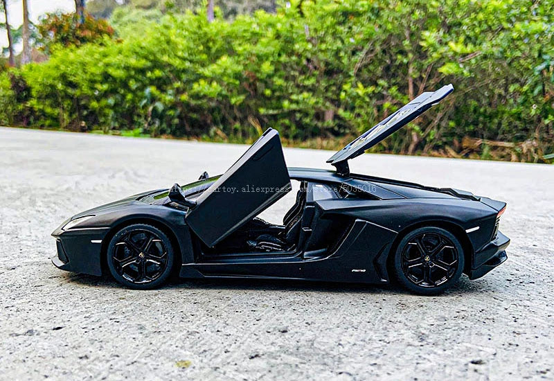1:24 Lamborghini Aventador LP700-4