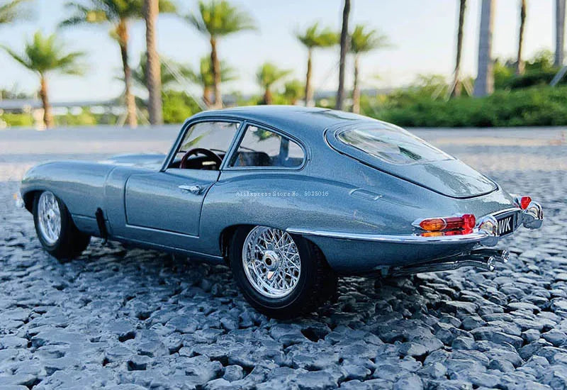 1:18 Jaguar E-type Coupe