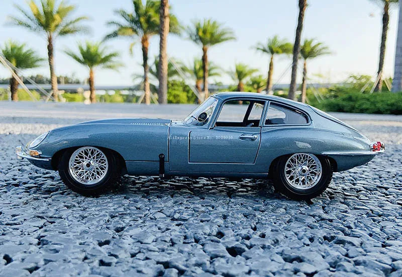1:18 Jaguar E-type Coupe