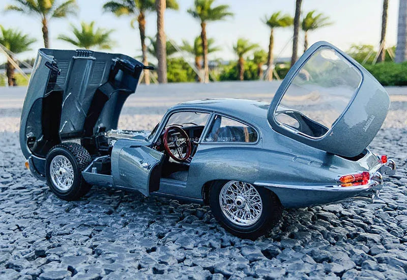 1:18 Jaguar E-type Coupe
