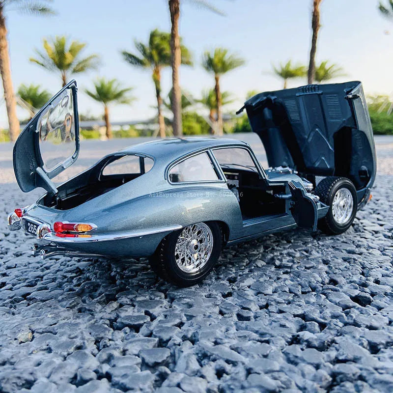 1:18 Jaguar E-type Coupe