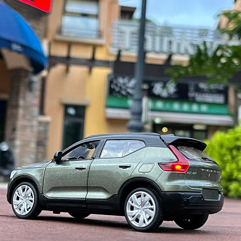 1:32 Volvo XC40