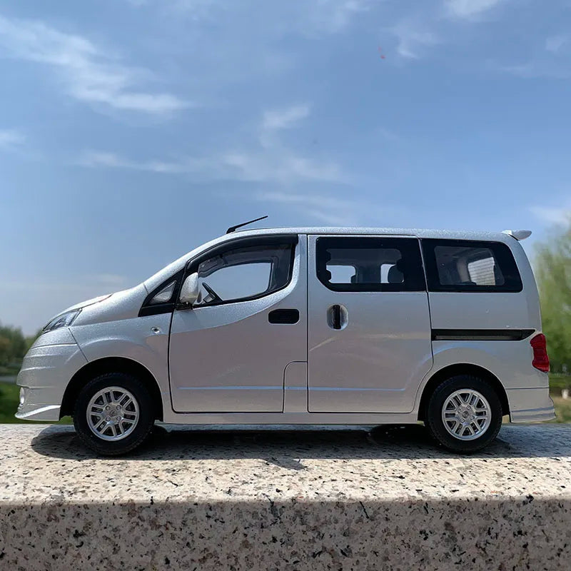1:18 Zhengzhou Nissan NV200