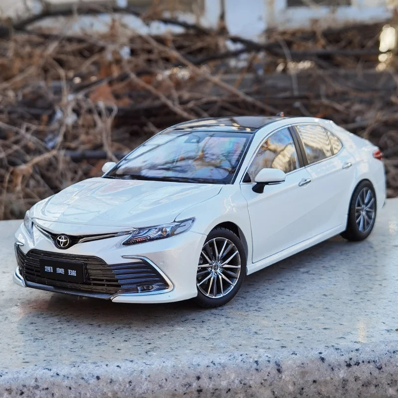1:18 Toyota Camry 2021