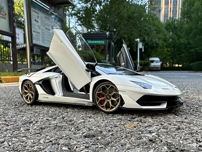 1:18 Lamborghini Aventador SVJ