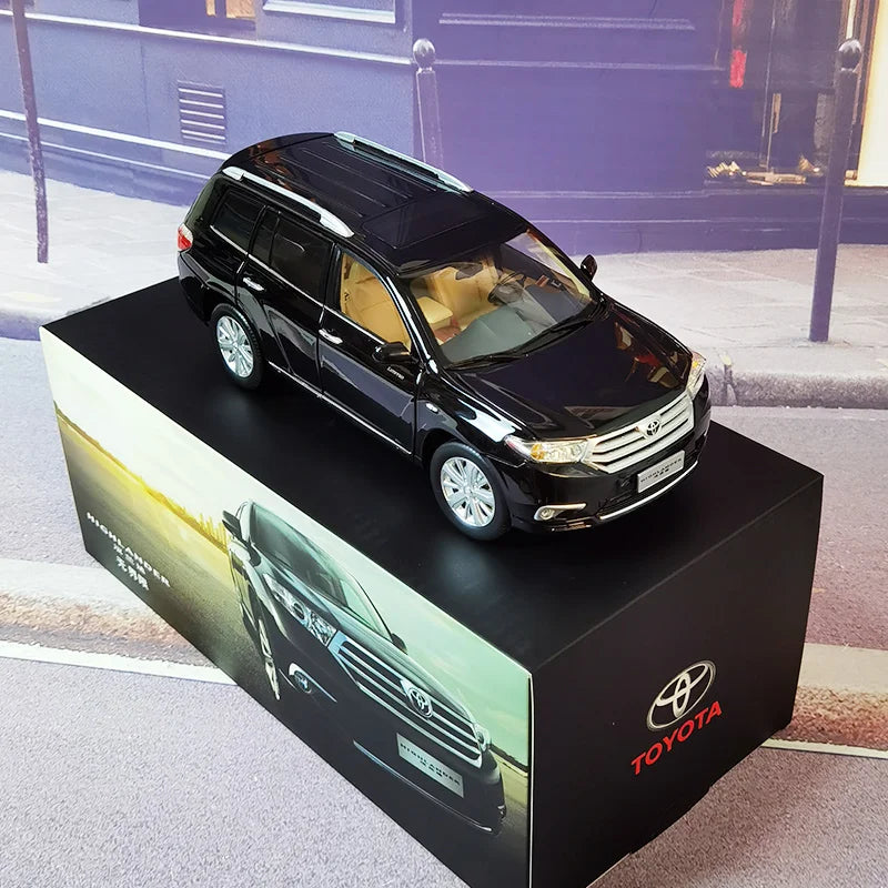 1:18 TOYOTA HIGHLAND 2012