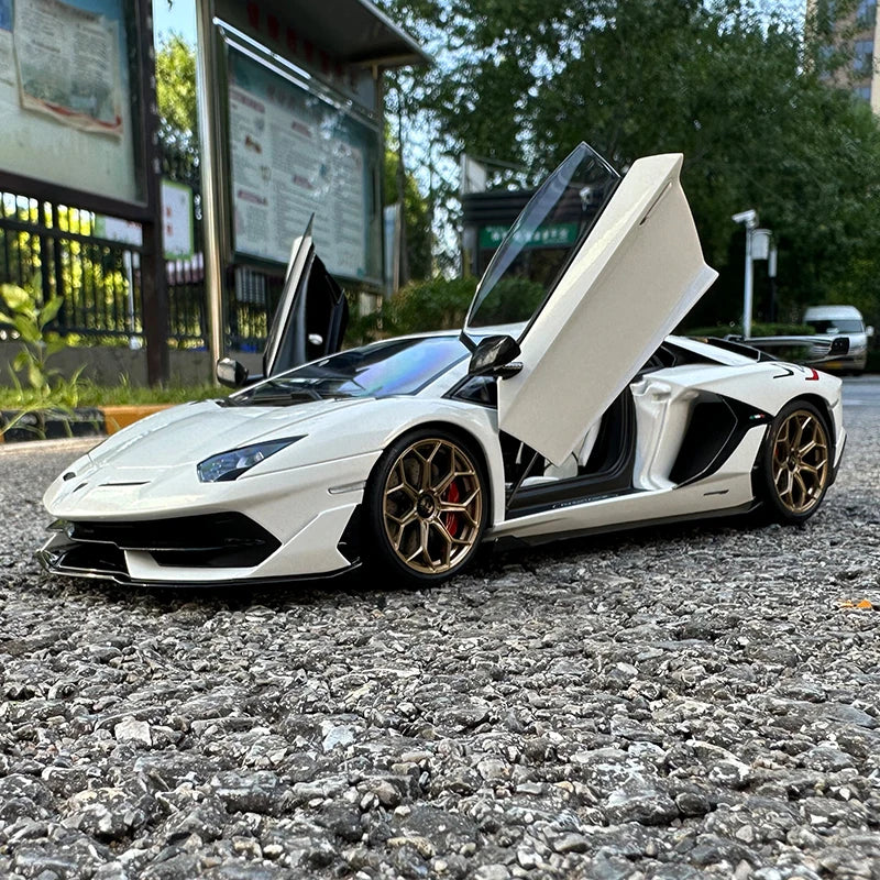 1:18 Lamborghini Aventador SVJ