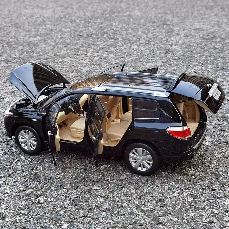 1:18 TOYOTA HIGHLAND 2012