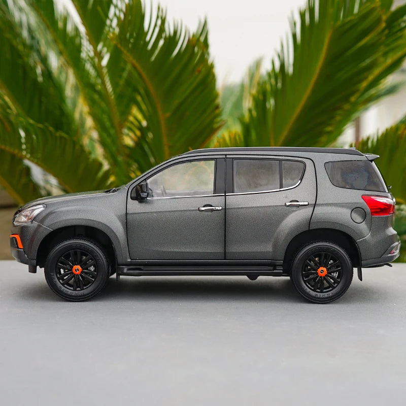 1:18 ISUZU MU-X