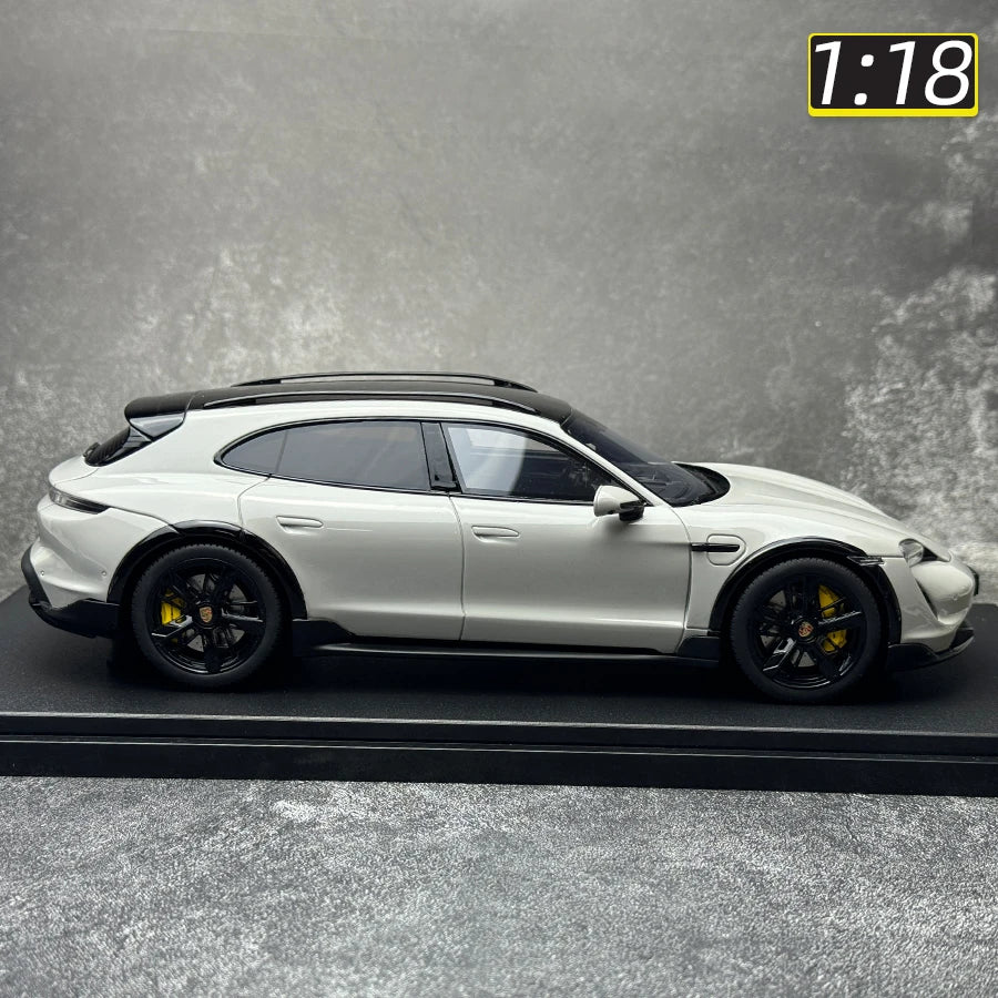 1:18 Porsche Taycan Turbo S 2022
