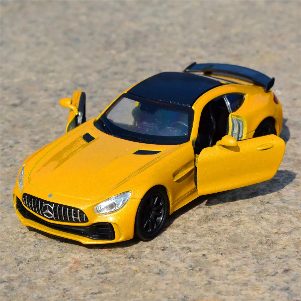 1:36 Mercedes Benz AMG GTR