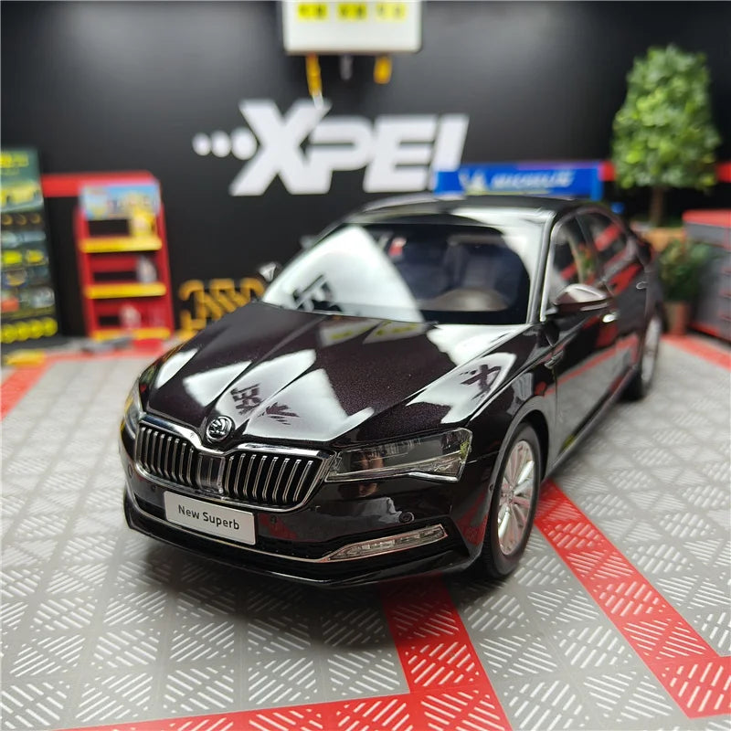 1:18 SKODA SUPERB