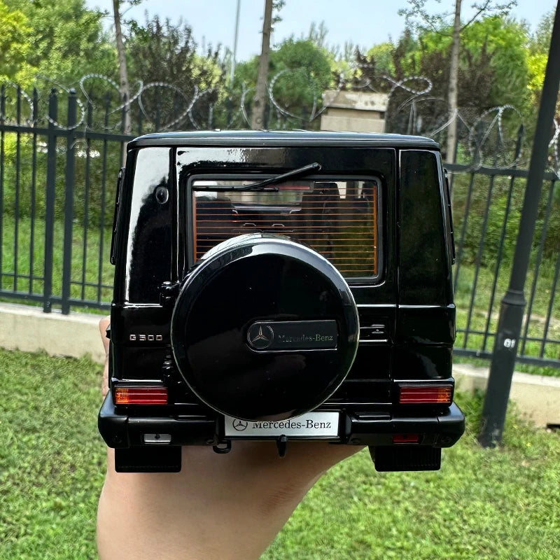 1:18 Mercedes G500 1998