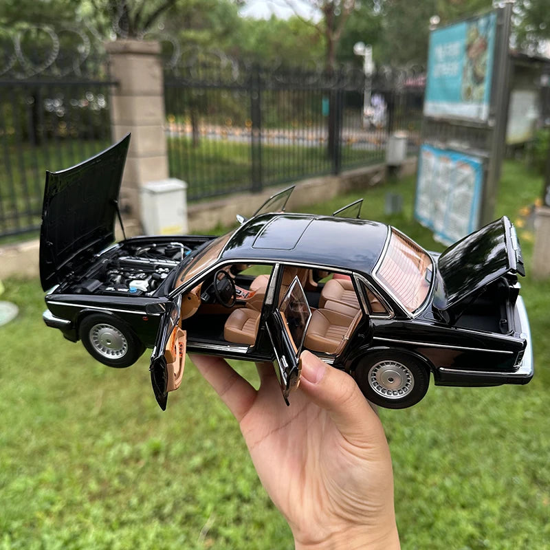 1:18 Jaguar XJ6 Daimler XJ40