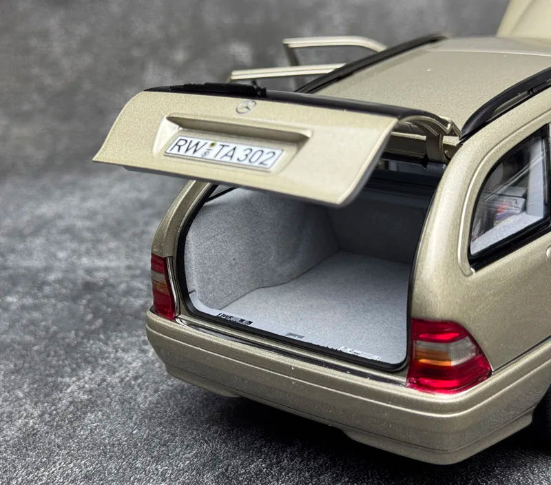 1:18 Mercedes-Benz C220 T-Model