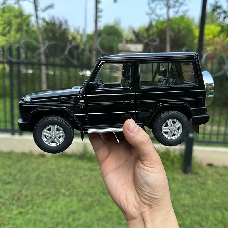 1:18 Mercedes G500 1998