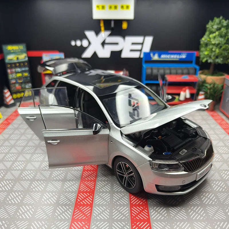 1:18 SKODA Rapid Spaceback