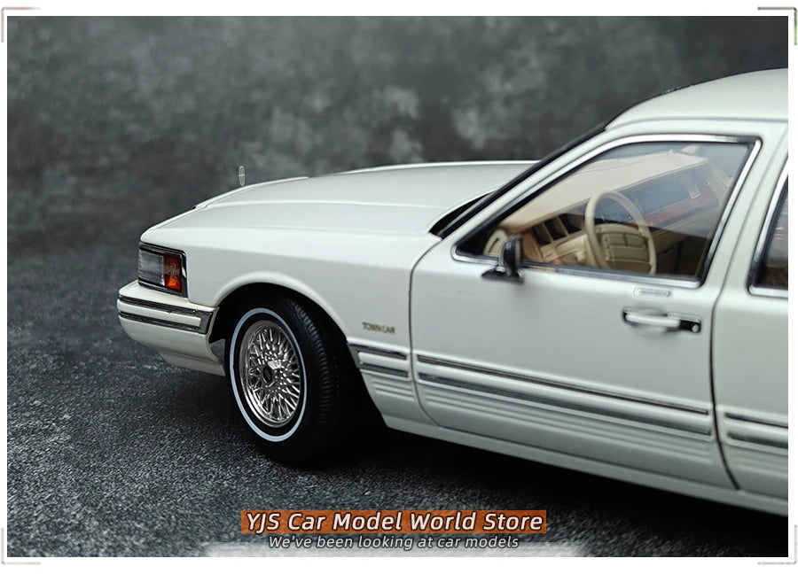 1:18 Lincoln TOWNCAR