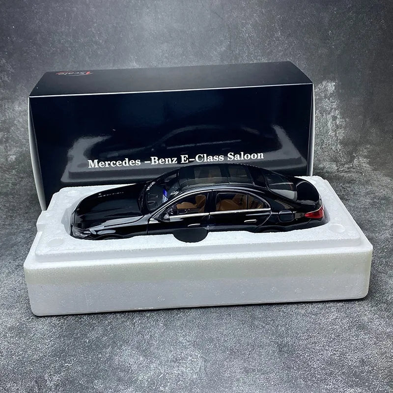 1:18 Mercedes-Benz E450 W214 E300