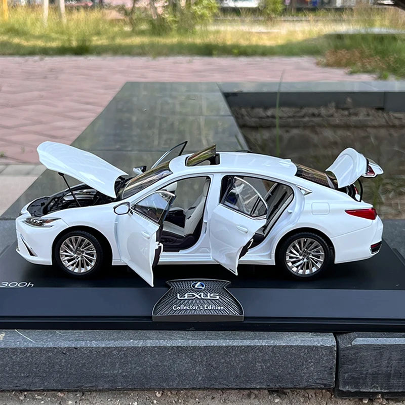 1:18 LEXUS ES300H