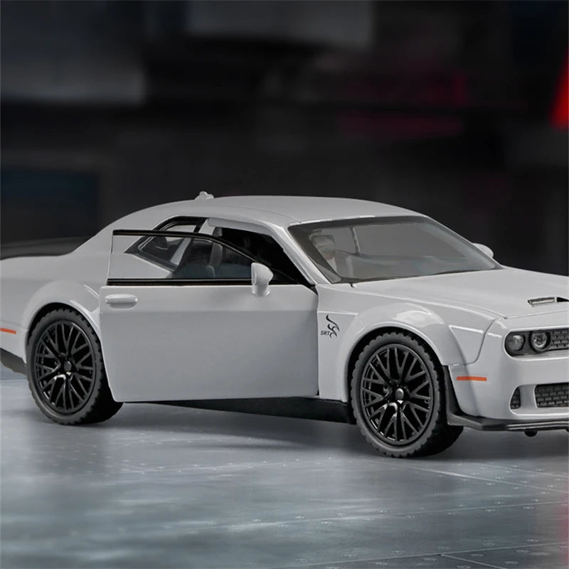1:32 Dodge Challenger SRT