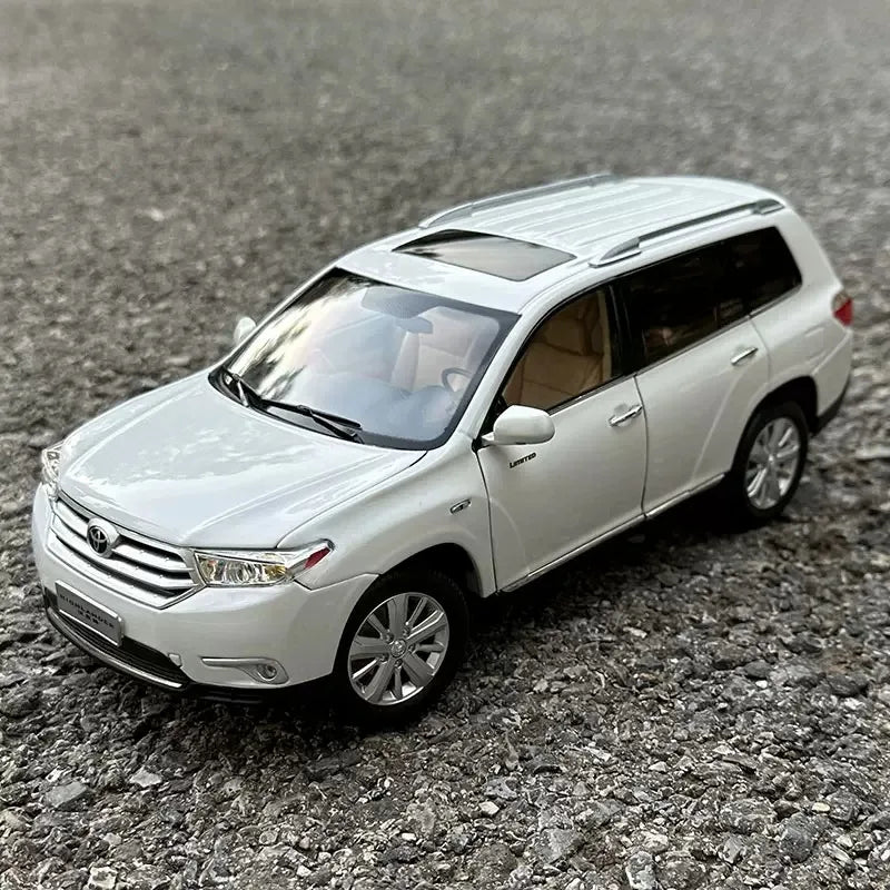 1:18 TOYOTA HIGHLAND 2012