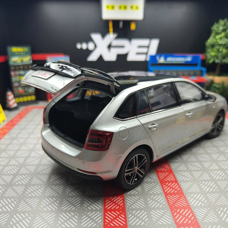 1:18 SKODA Rapid Spaceback