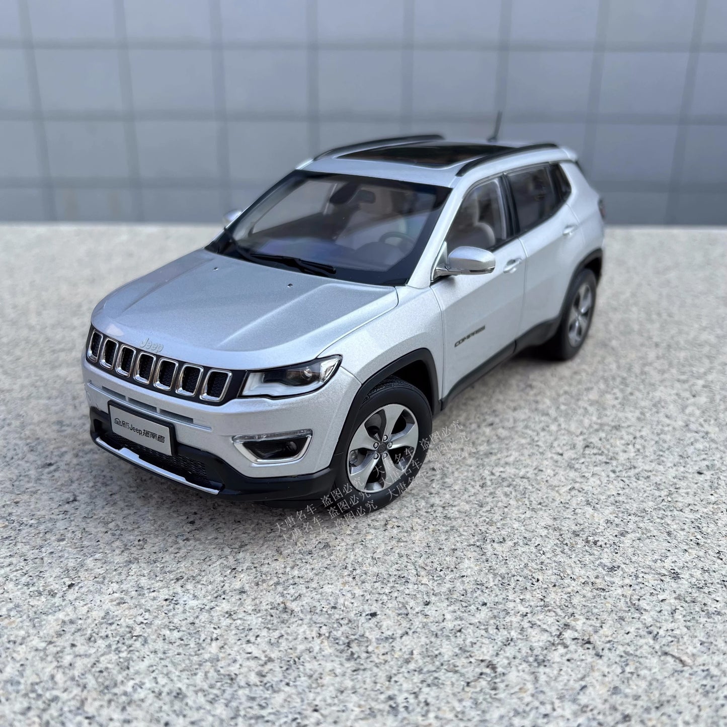 1:18 JEEP COMPASS 2017