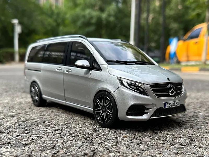 1:18 Mercedes-Benz V260 Viano MPV V-Class