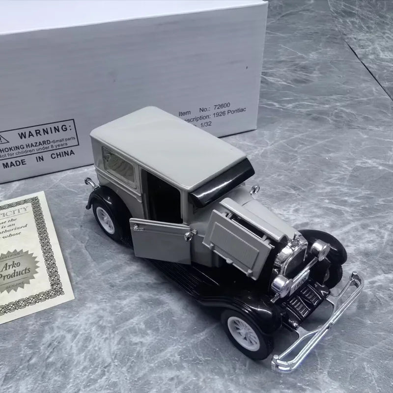 1:32 Classic Old Car Model Diecasts