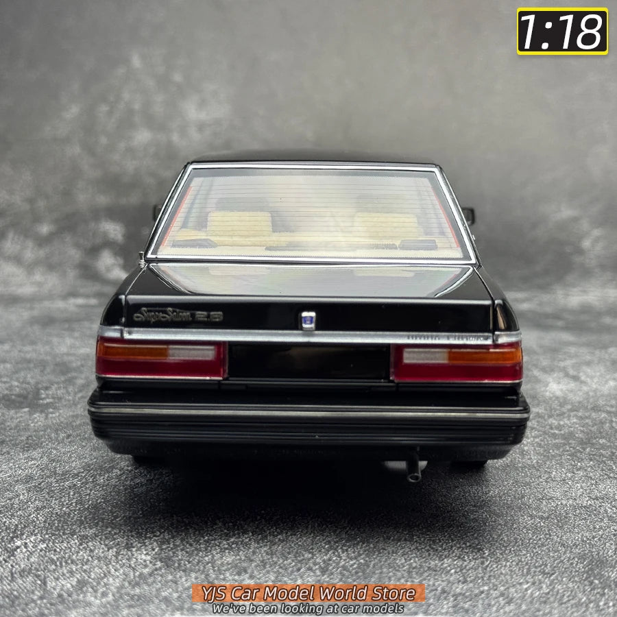 1:18 Toyota Crown MS122