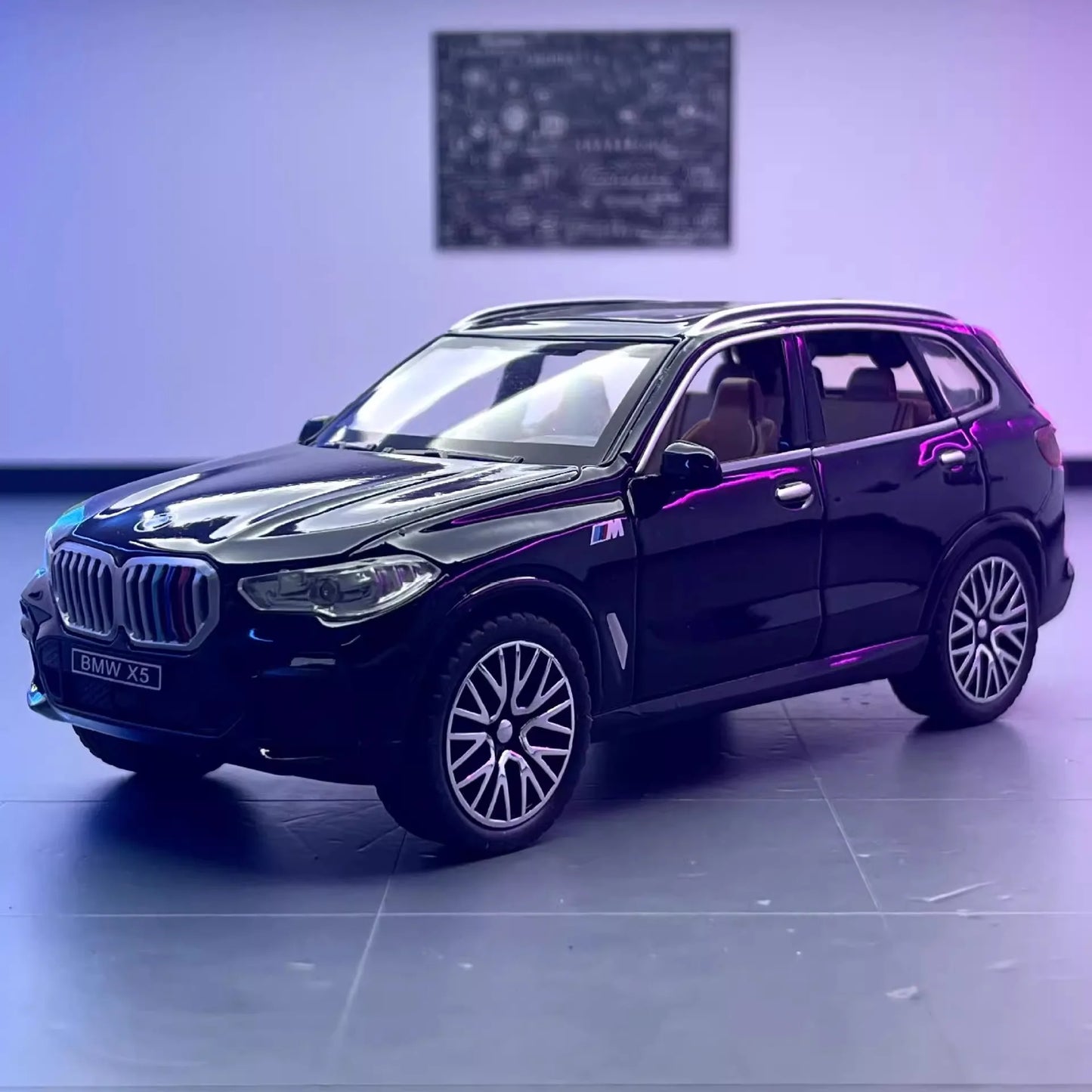 1:32 BMW X5 SUV
