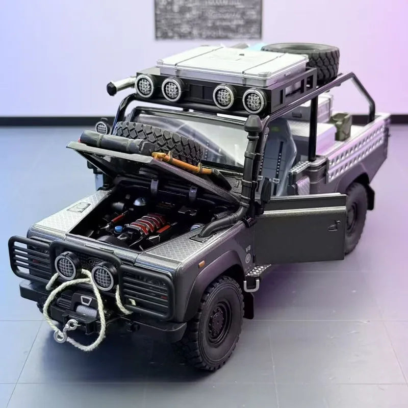 1:24 Land Range Rover Defender 110 Tomb LE