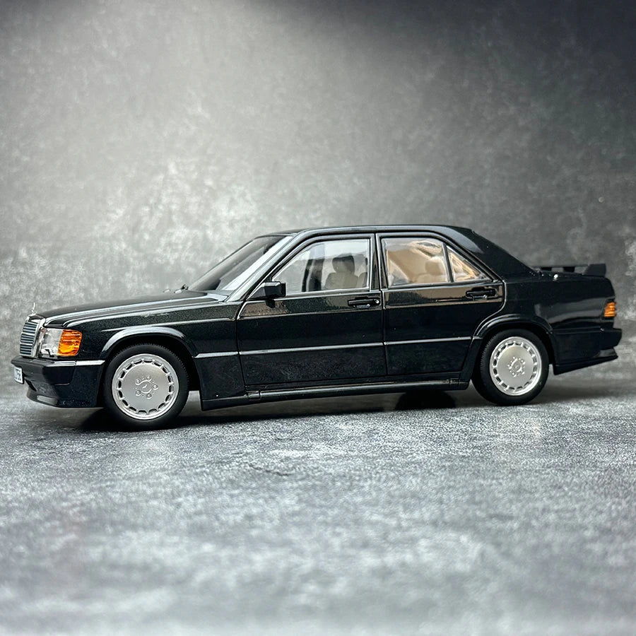 1/18 Mercedes Benz 190E 2.3-16 1984 Tail version