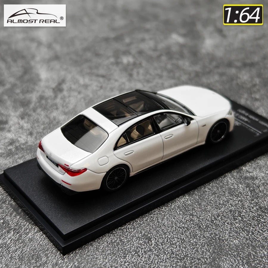 1:64 Mercedes-Benz S63 E Performance 2023