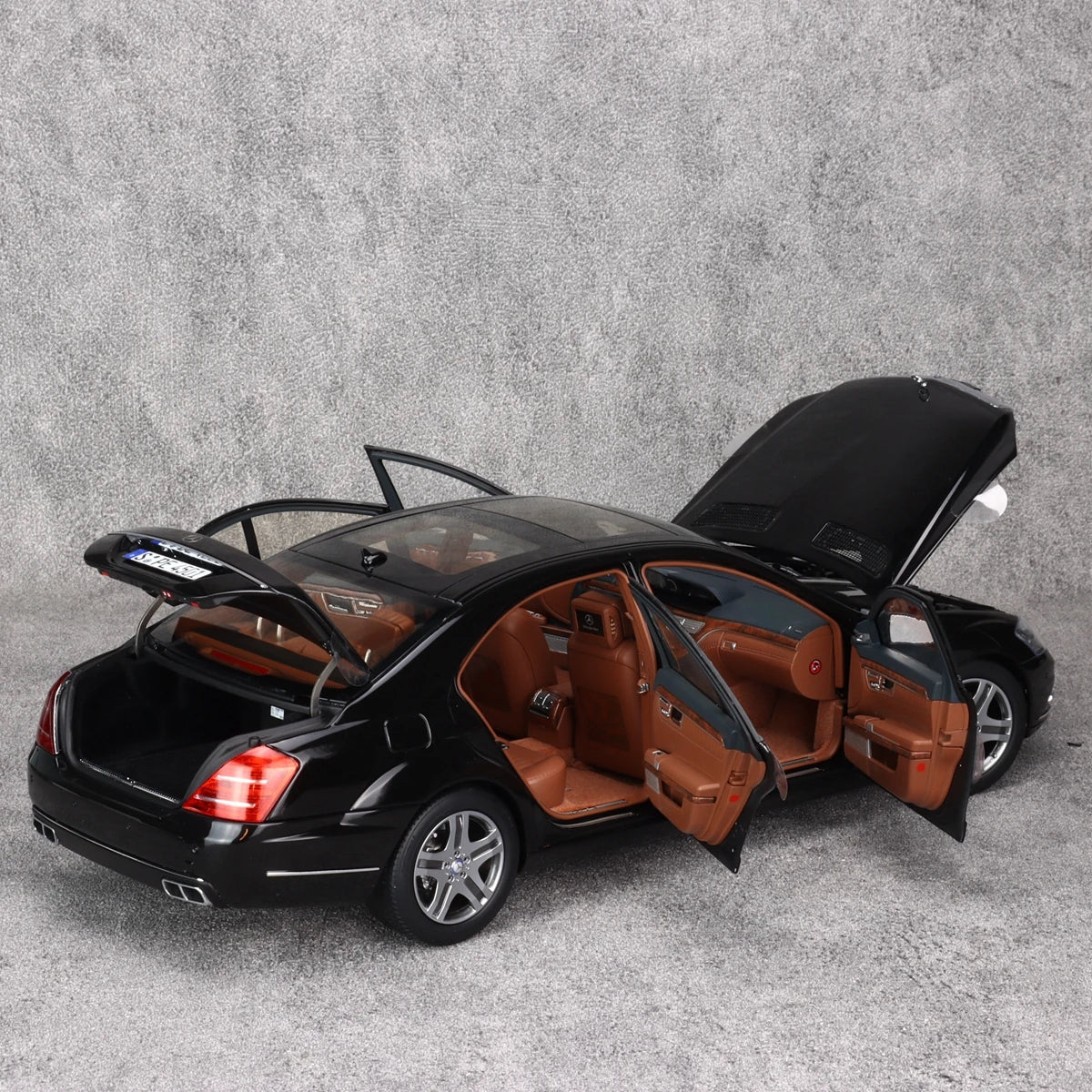 1:18 Mercedes-Benz S-Class S600L W221