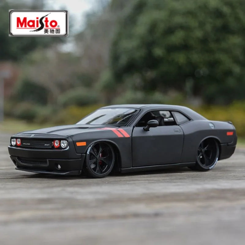 1:24 Dodge Challenger 2008