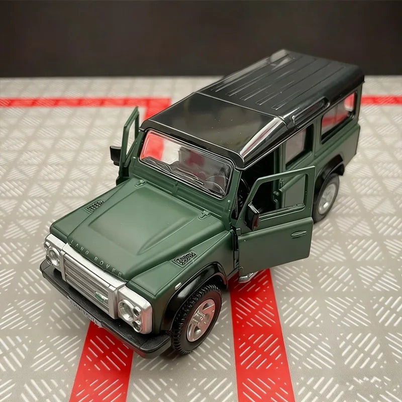 1:36 Land Rover Defender