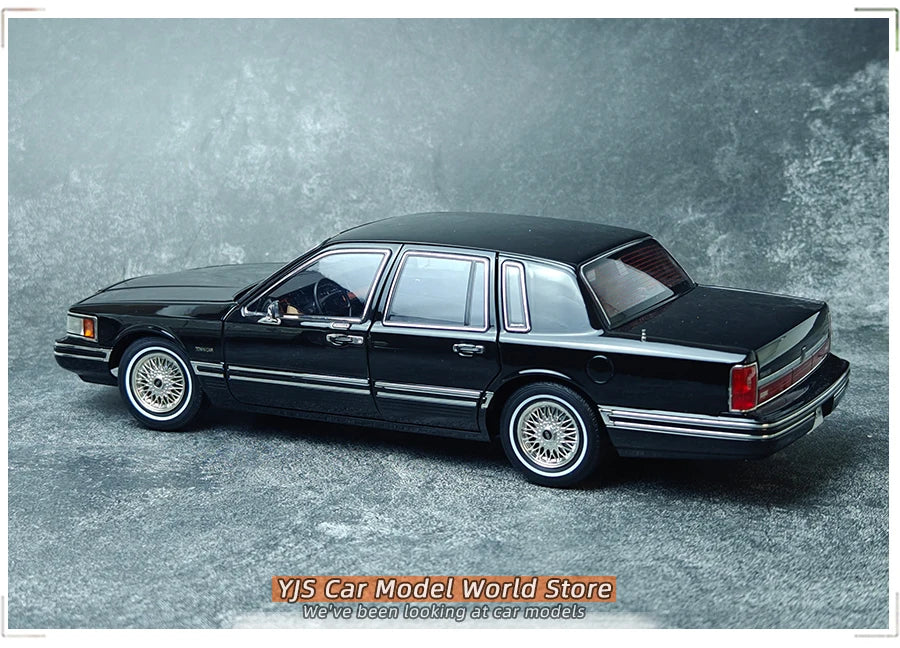 1:18 Lincoln TOWNCAR